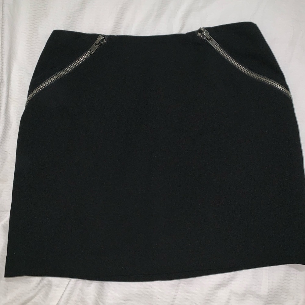 BCBG black zippered skirt